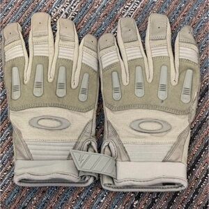 Oakley Tactical Gloves Men's  green New without Tag new with no tag